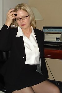 mature woman short skirt